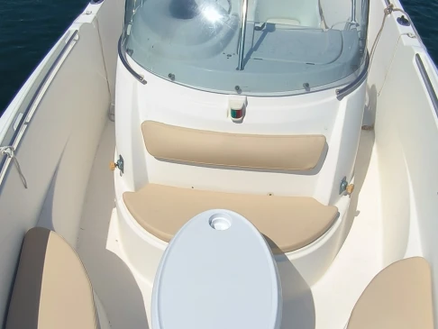 Location Bateau à moteur Jeanneau avec permis