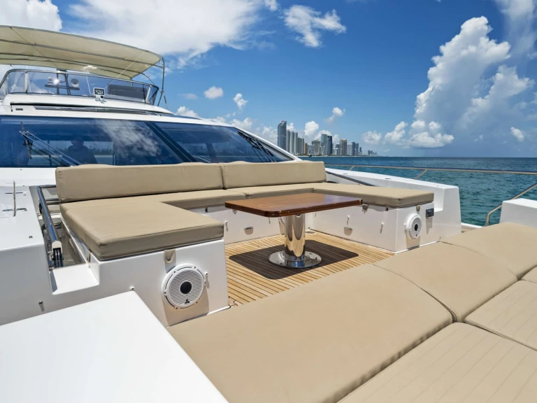 Location Yacht Azimut avec permis