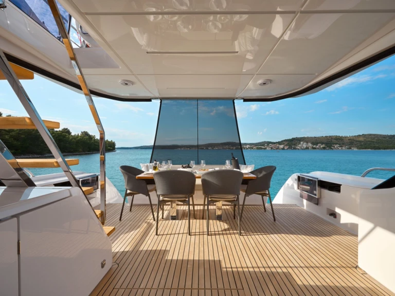 Louez un Ferretti WE2 à Sibenik