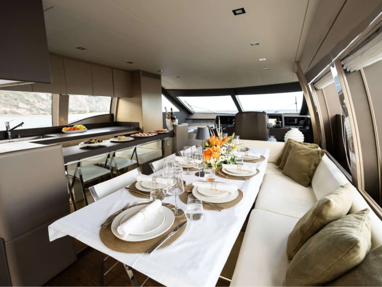Location Yacht Ferretti avec permis