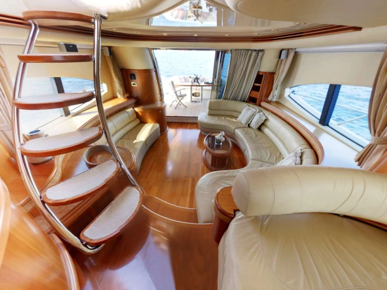 Louer Yacht avec ou sans skipper Azimut à Athènes