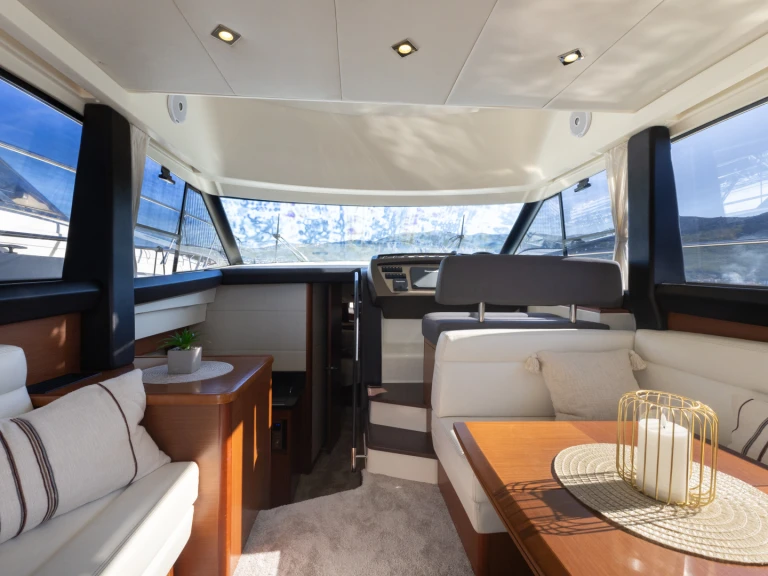 Location à Stobreč - Jeanneau Prestige 400 Fly sur SamBoat