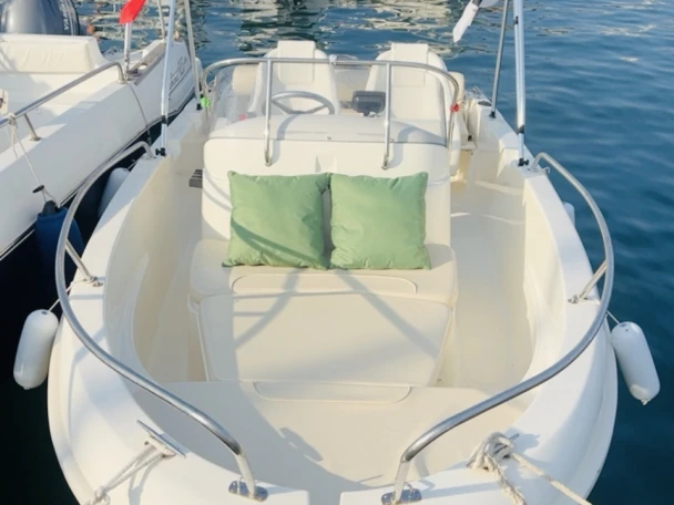 Louer Bateau à moteur avec ou sans skipper Jeanneau à Mandelieu-la-Napoule