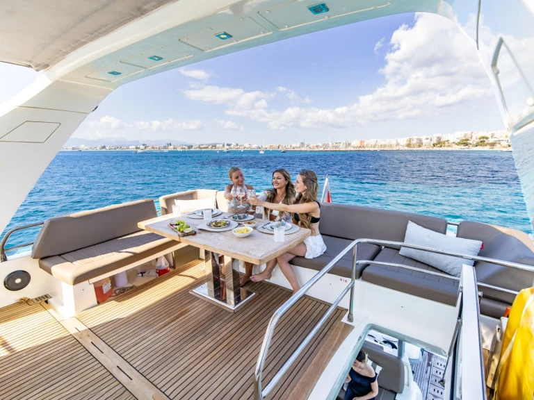 Location bateau Prestige Yachts BLUE M à Naples sur Samboat
