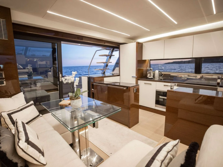 Louez un Prestige Yachts Romy One à Provence-Alpes-Côte d'Azur