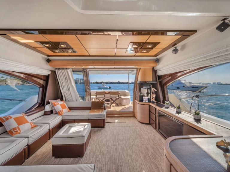 Location bateau Azimut LUPO à Sunny Isles Beach (City) sur Samboat