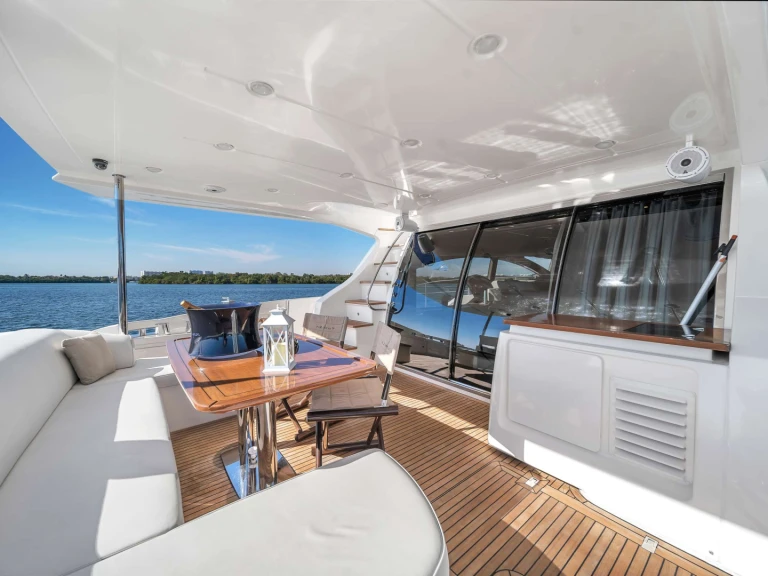 Louez un Azimut LUPO II à Sunny Isles Beach