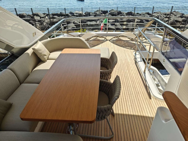 Location bateau Azimut ARAGREV 4 à Naples sur Samboat