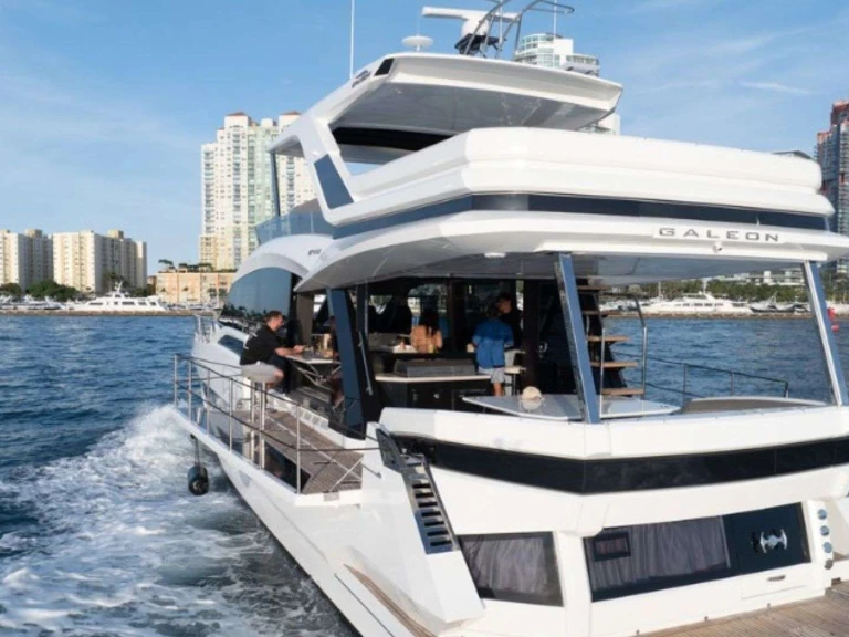 Location Yacht Galeon avec permis