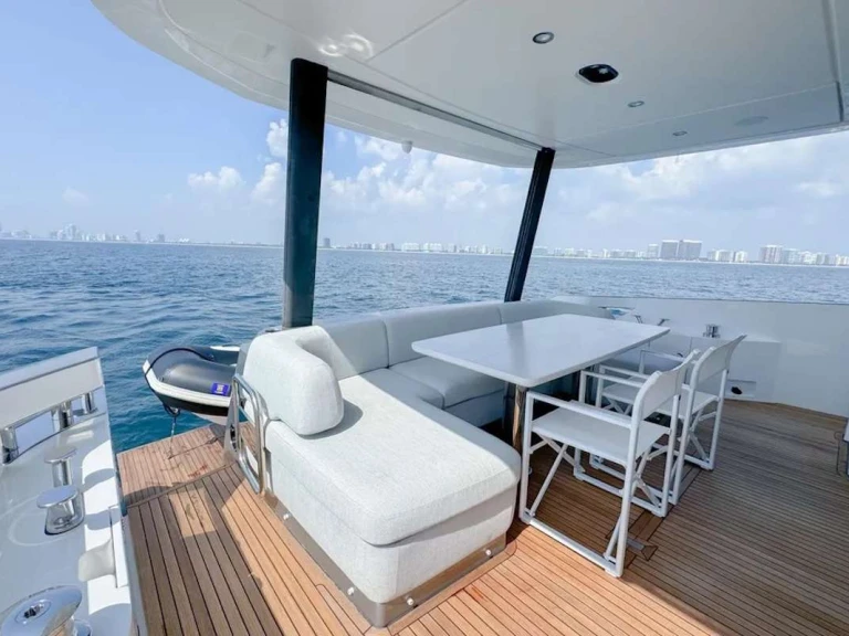 Location Yacht Azimut avec permis