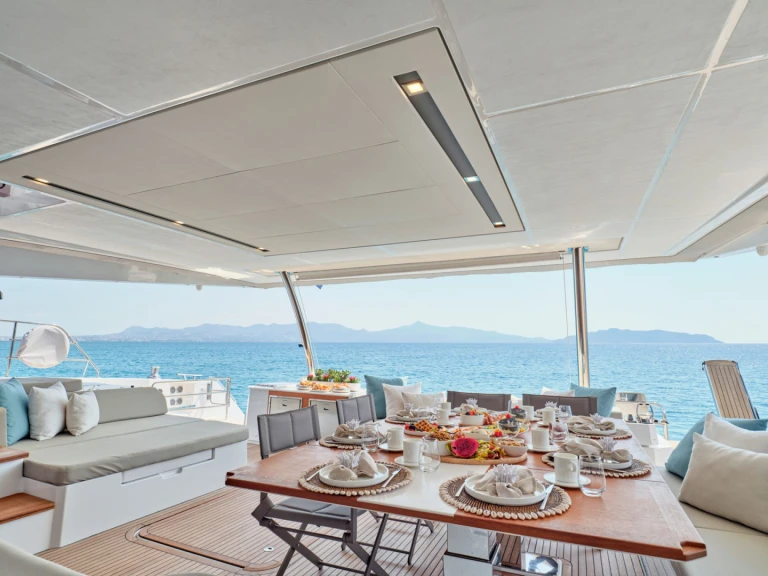 Louez un Fountaine Pajot ELLY à Le Pirée