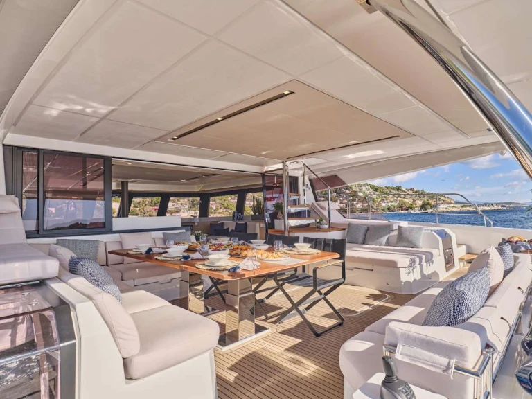 Yacht à louer à Néa Péramos au meilleur prix