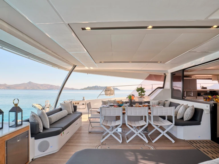 Location Yacht Fountaine Pajot avec permis