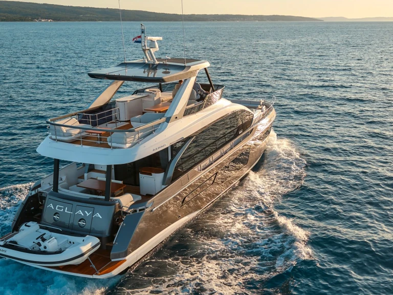 Louez un Azimut AGLAYA à Zadar