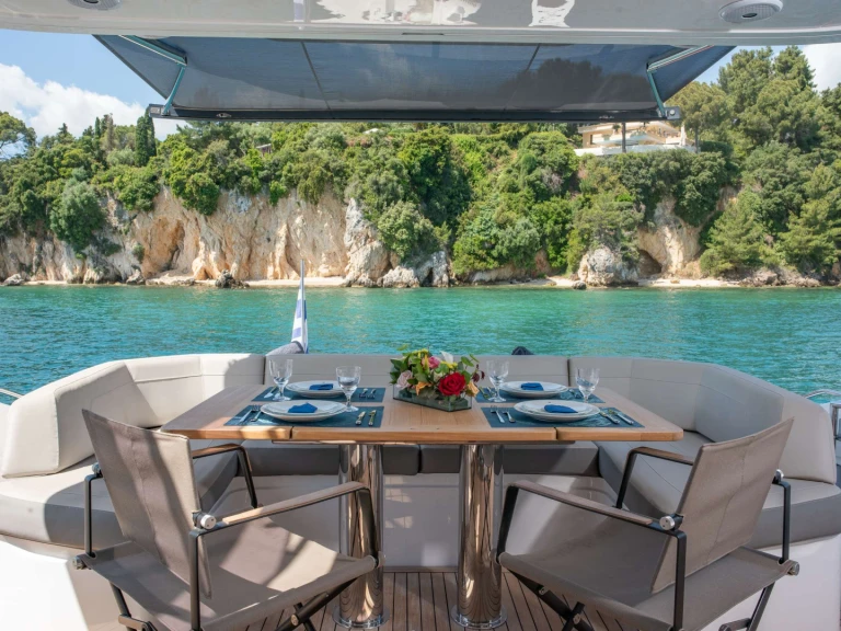 Yacht à louer à Gouviá au meilleur prix