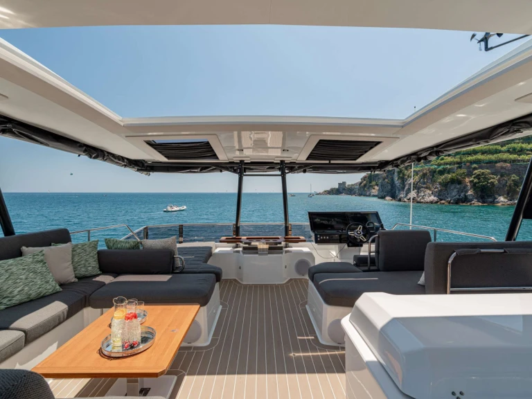 Fountaine Pajot CORE a louer à Salerne