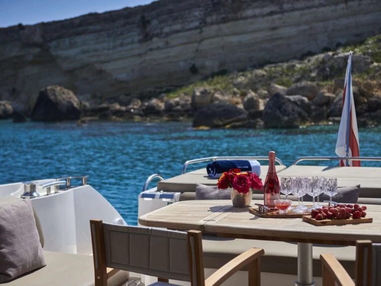 Location bateau Sunseeker Vellamo à Valletta sur Samboat