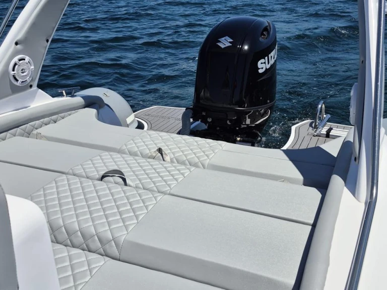 Location bateau mik mik 700 à Juan-les-Pins sur Samboat