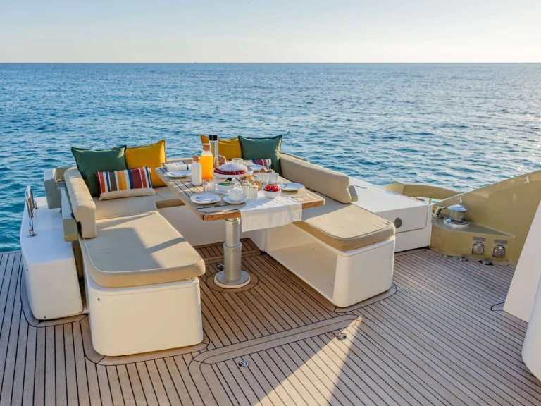Location Yacht Aicon avec permis