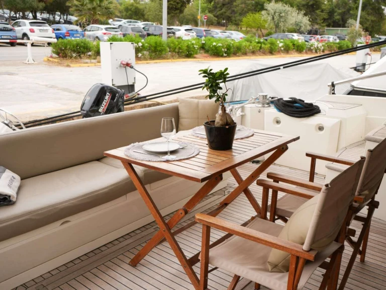 Yacht à louer à Álimos au meilleur prix