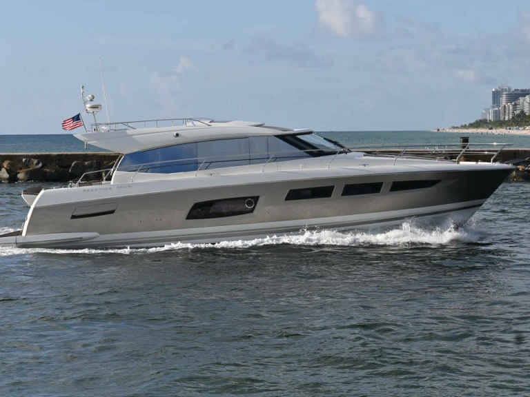 Louez un Prestige Yachts 60 Prestige à Caraïbes