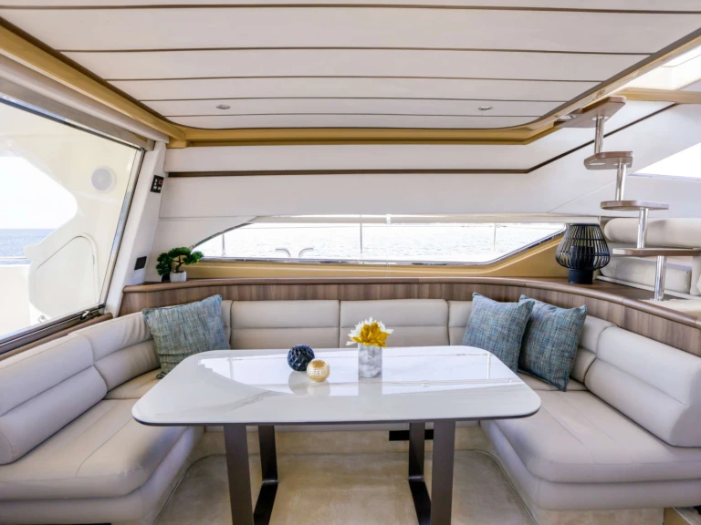 Ferretti SUMMER CAMP a louer à Athènes