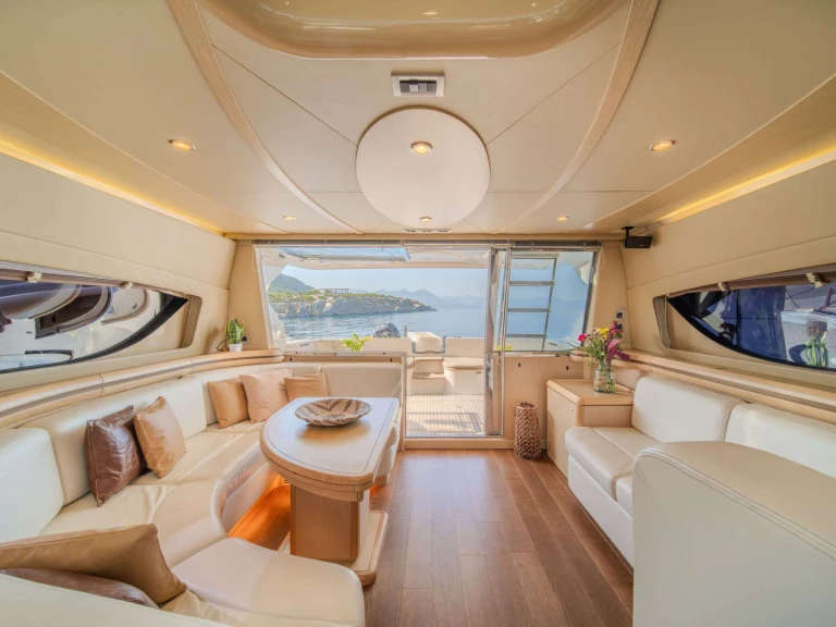 Louer Yacht avec ou sans skipper Ferretti à Athènes