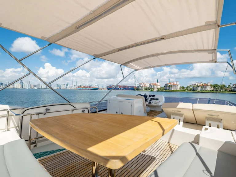 Location à Bahamas - Prestige Yachts Whisky and Waves sur SamBoat