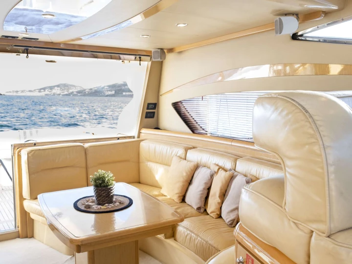 Location bateau Ferretti ARABELLA à Mykonos (Île) sur Samboat