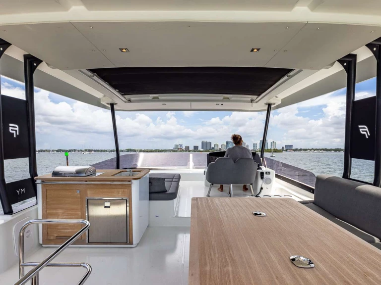 Location Yacht Fountaine Pajot avec permis
