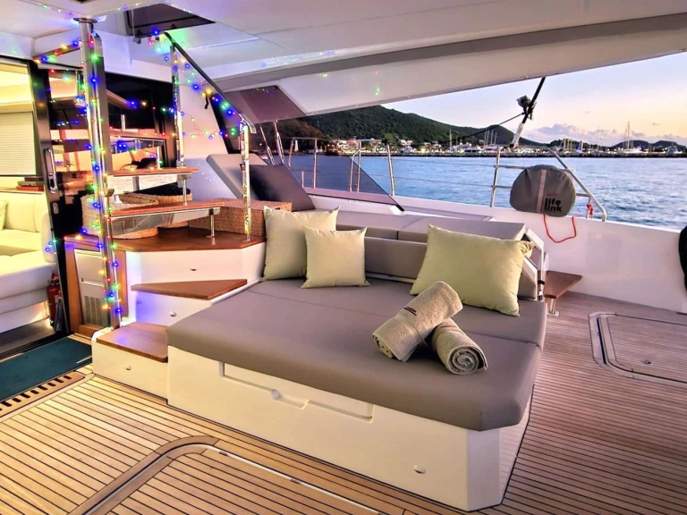 Location bateau Fountaine Pajot LOOMA à Corse sur Samboat