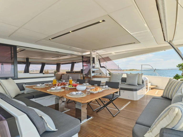 Location bateau Fountaine Pajot SERENISSIMA à Néa Péramos sur Samboat