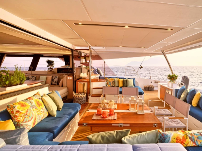 Location bateau Fountaine Pajot APHAEA à Néa Péramos sur Samboat