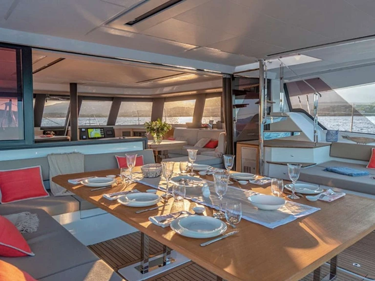 Fountaine Pajot LISA OF THE SEAS a louer à Naples