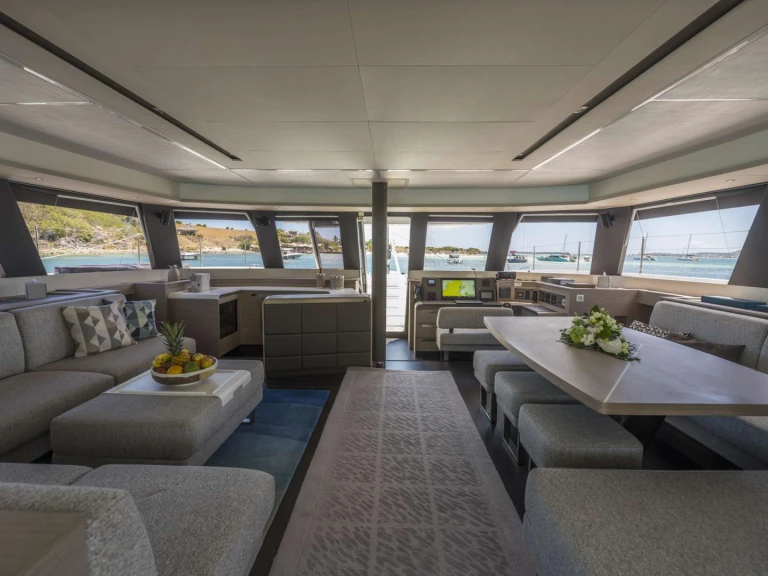 Location à Naples - Fountaine Pajot LISA OF THE SEAS sur SamBoat