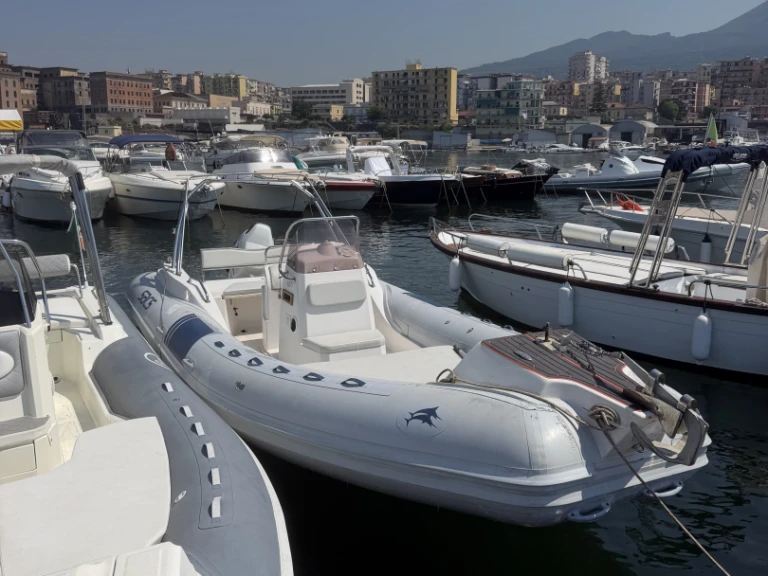 Louer Semi-rigide avec ou sans skipper Sacs à Porto di Torre del Greco
