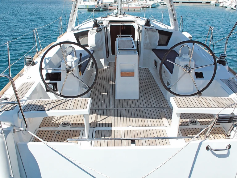 Location à Sant Carles de la Ràpita - Bénéteau Oceanis 38.1 sur SamBoat