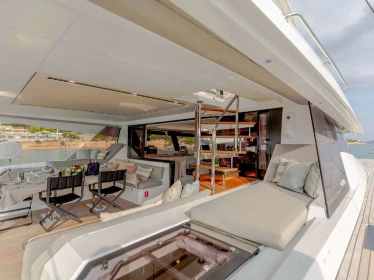 Yacht à louer à Álimos au meilleur prix