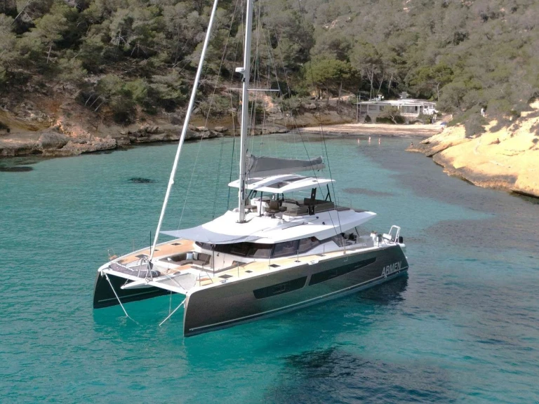 Location bateau Fountaine Pajot ARMEN à Îles Baléares sur Samboat
