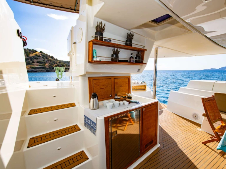 Louer Yacht avec ou sans skipper Fountaine Pajot à Le Pirée
