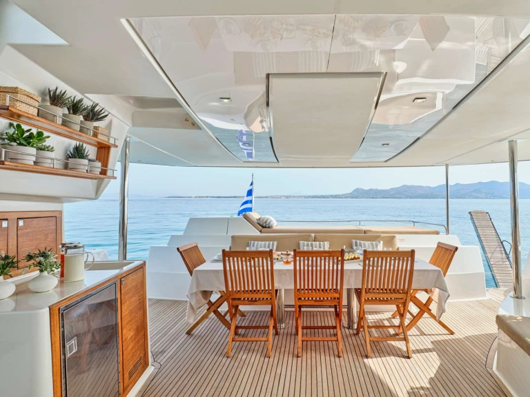 Fountaine Pajot HIGH FIVE a louer à Néa Péramos