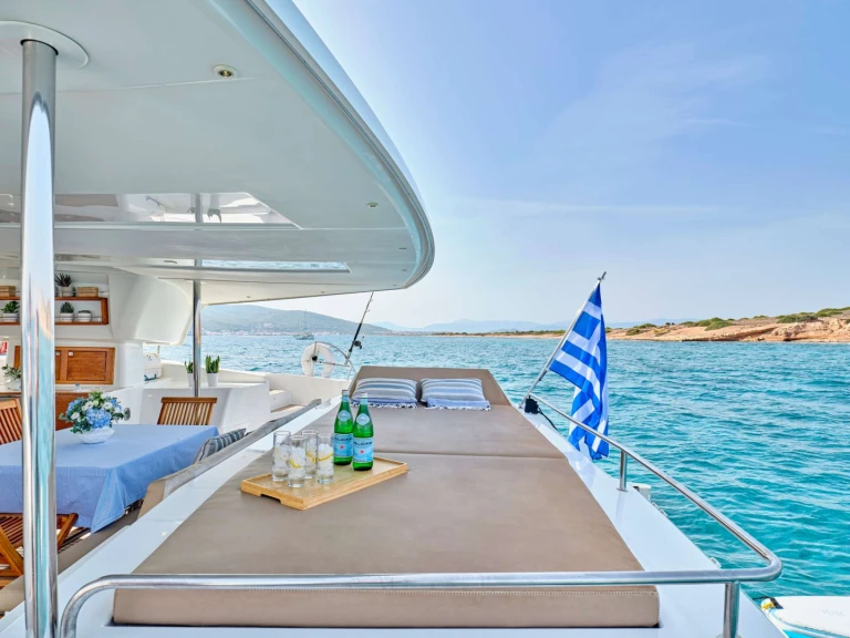 Louez un Fountaine Pajot HIGH FIVE à Néa Péramos
