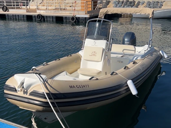 Location Semi-rigide FANALE avec permis