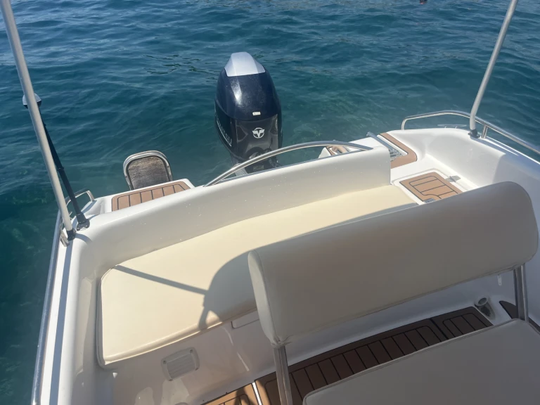 Louer Bateau à moteur avec ou sans skipper Poseidon à Kiotari