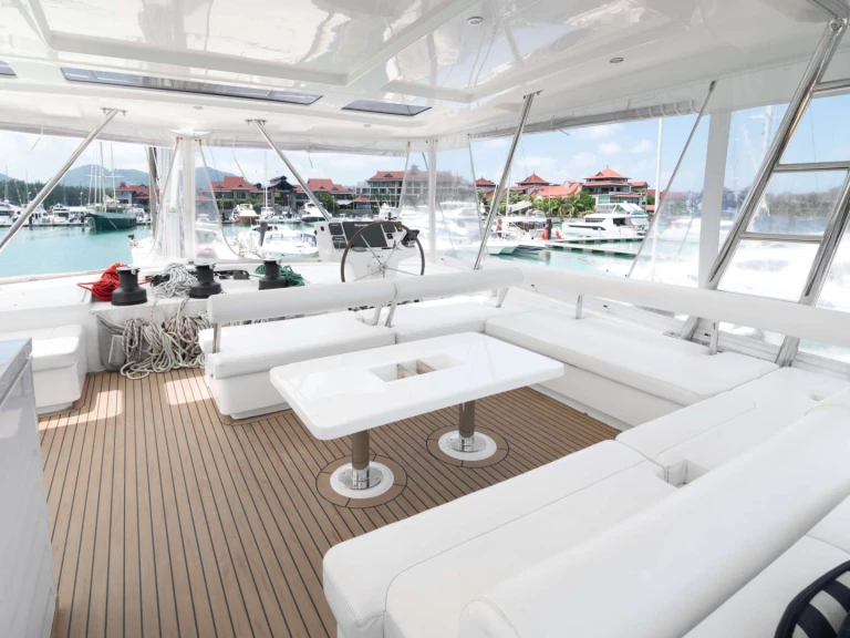 Location Yacht Robertson and Caine avec permis