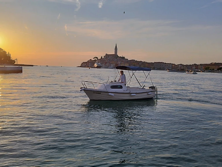 Bateau à moteur à louer à Rovinj au meilleur prix