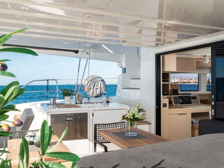 Location bateau Lagoon BLACK CAVIAR à Split sur Samboat