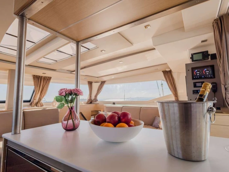 Location à Athènes - Fountaine Pajot KEBISIKS sur SamBoat