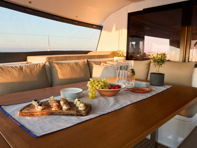 Location bateau Fountaine Pajot PI 2 à Le Pirée sur Samboat