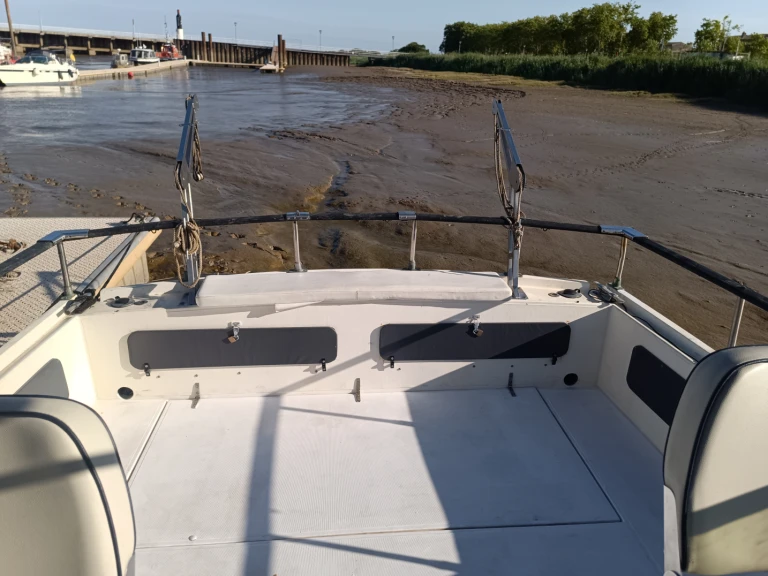 Louer Bateau à moteur avec ou sans skipper Guy Couach à Pauillac
